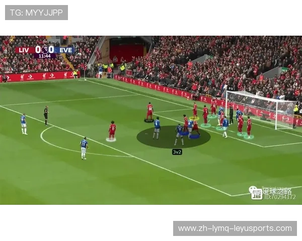 足球比赛中的进攻套路与防守站位